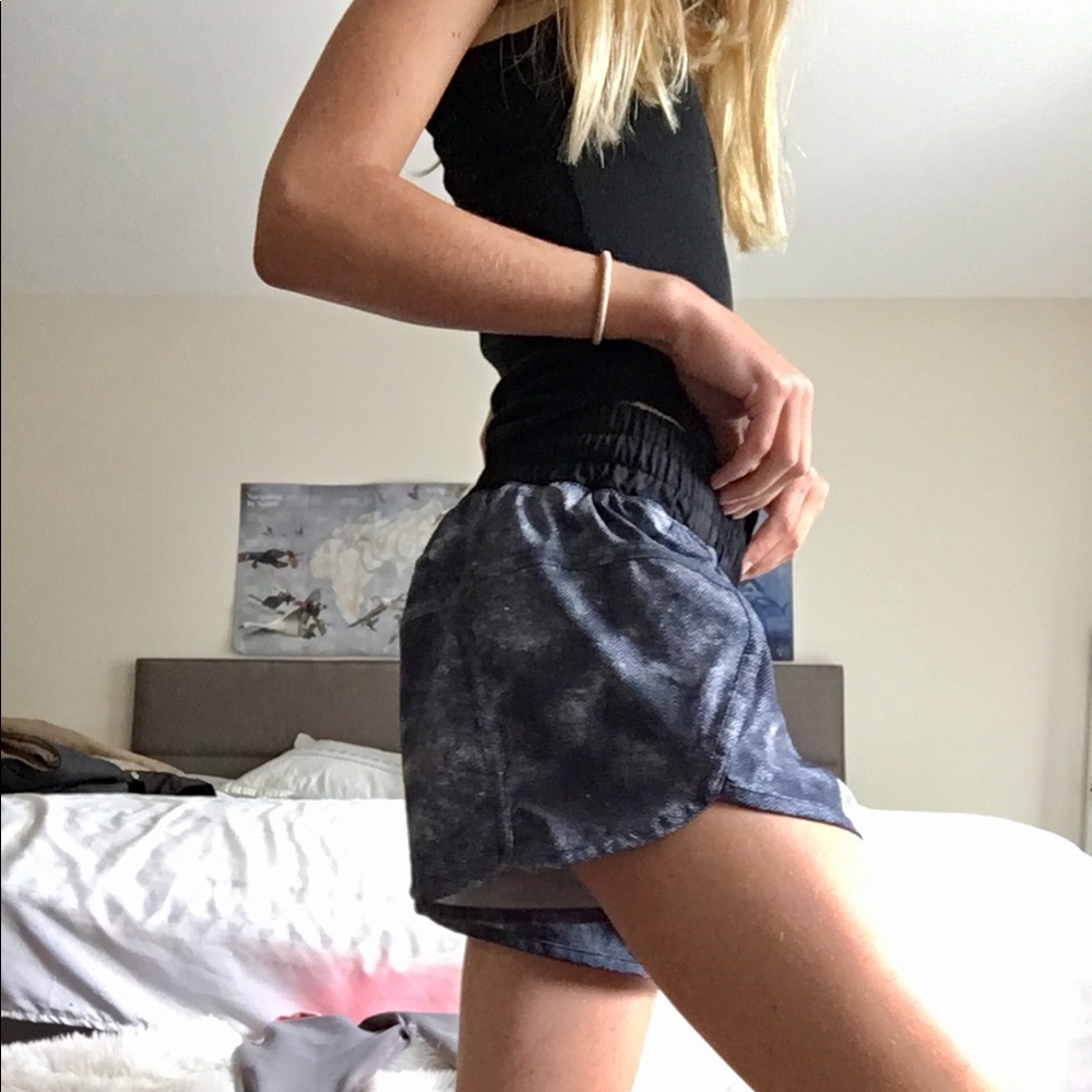 ⭐️RARE⭐️ Cool, marble Lululemon shorts